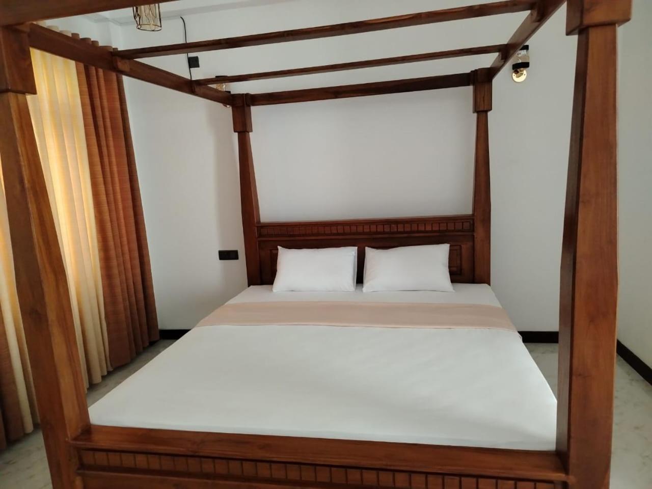 Diora Hotel 拉特纳普勒 外观 照片