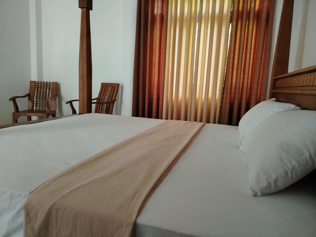Diora Hotel 拉特纳普勒 外观 照片