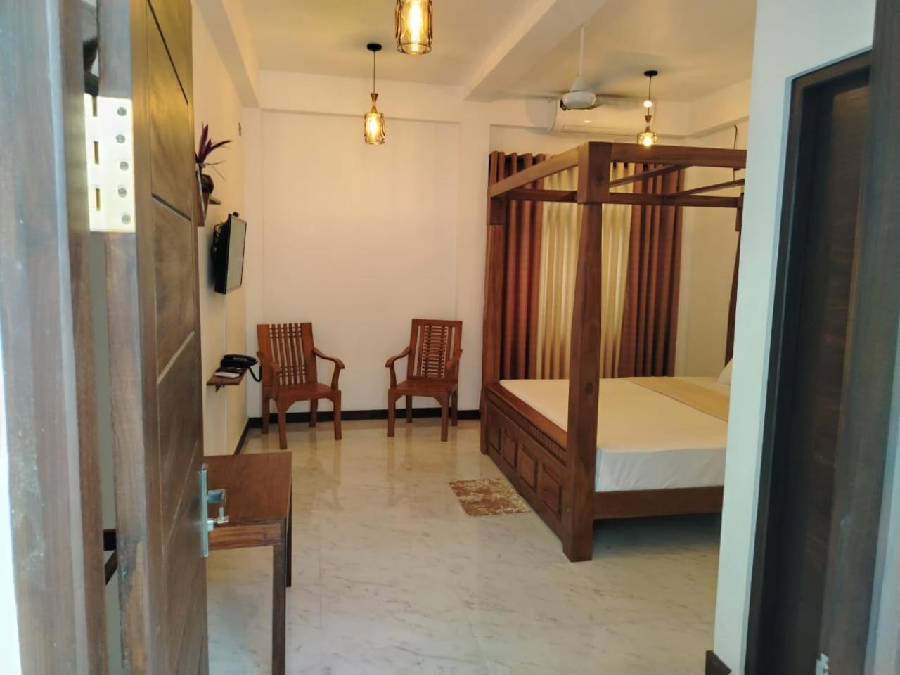 Diora Hotel 拉特纳普勒 外观 照片