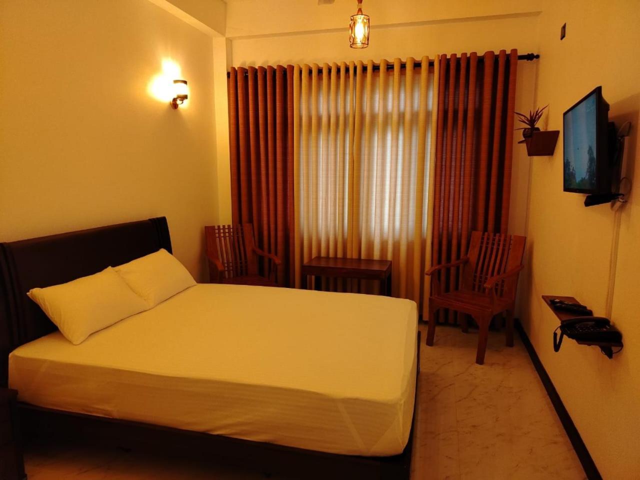 Diora Hotel 拉特纳普勒 外观 照片