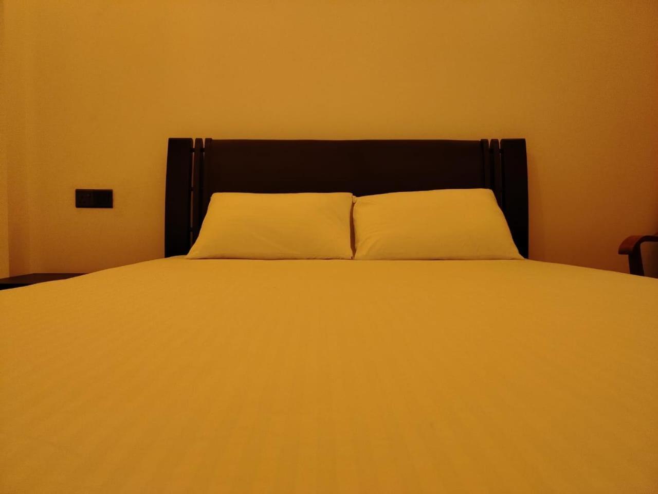 Diora Hotel 拉特纳普勒 外观 照片