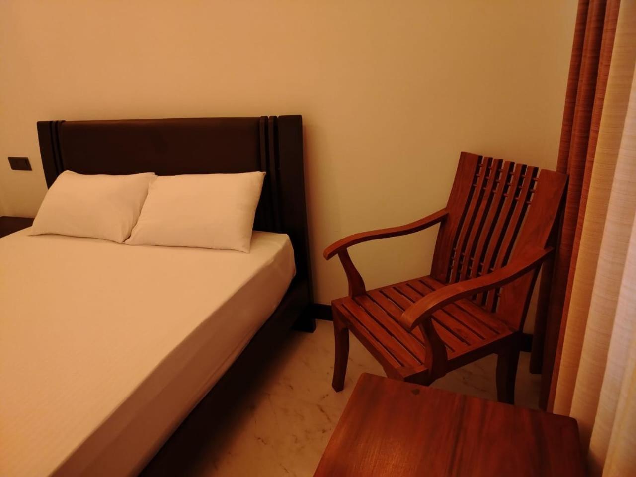 Diora Hotel 拉特纳普勒 外观 照片