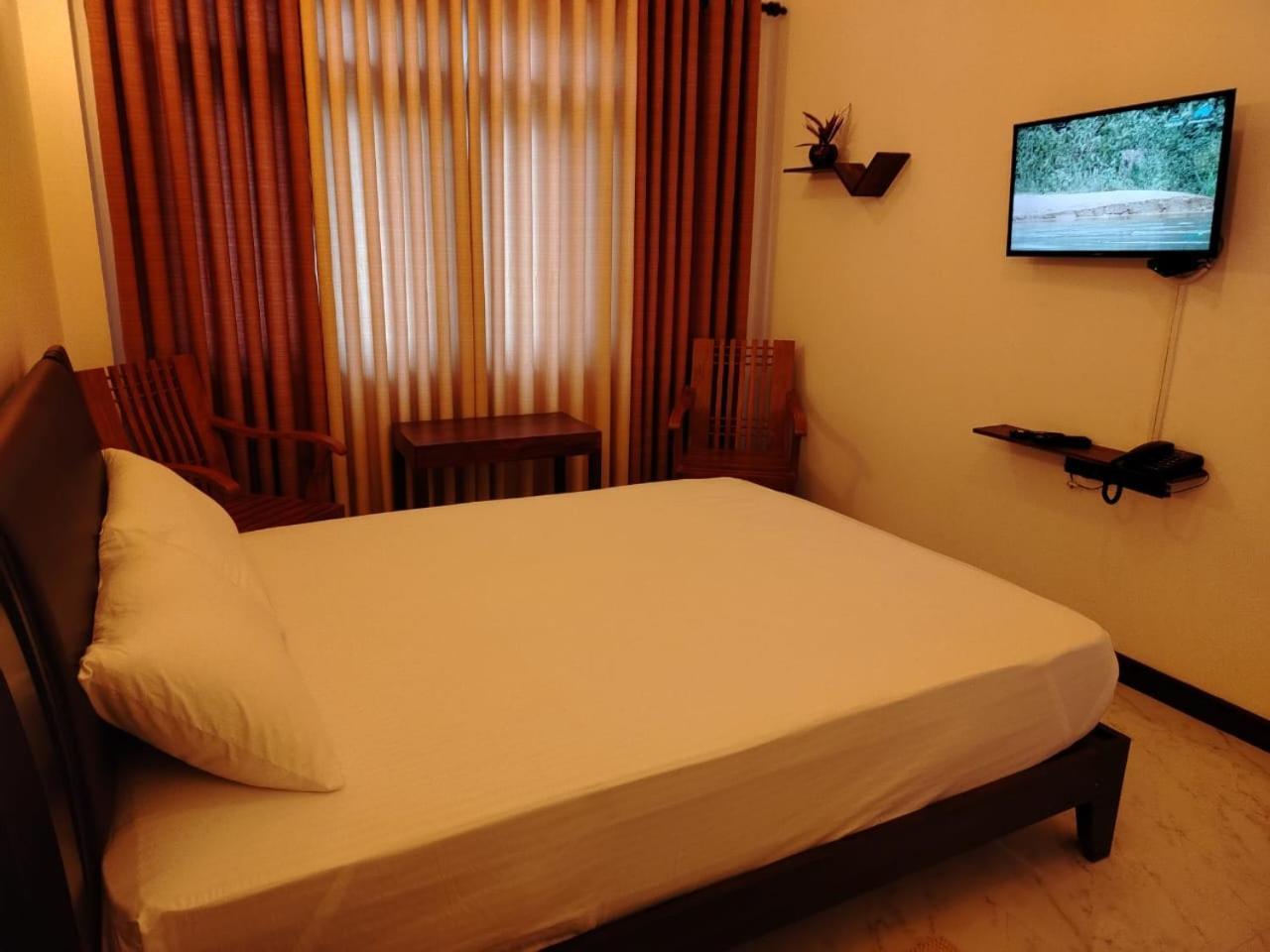 Diora Hotel 拉特纳普勒 外观 照片