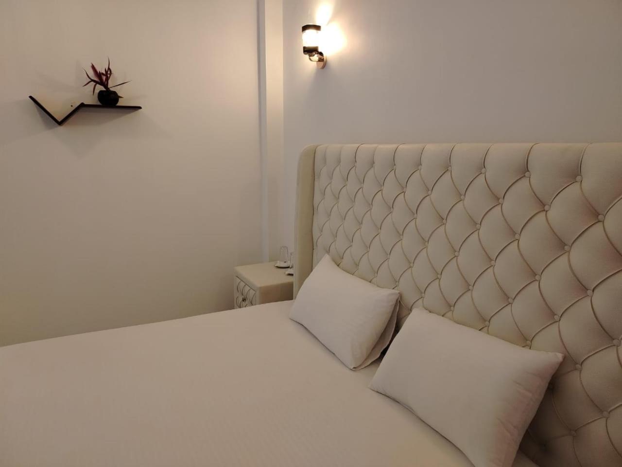 Diora Hotel 拉特纳普勒 外观 照片
