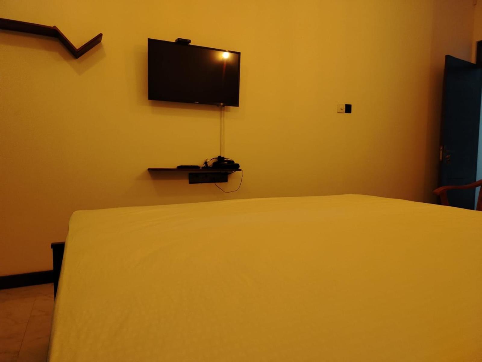 Diora Hotel 拉特纳普勒 外观 照片