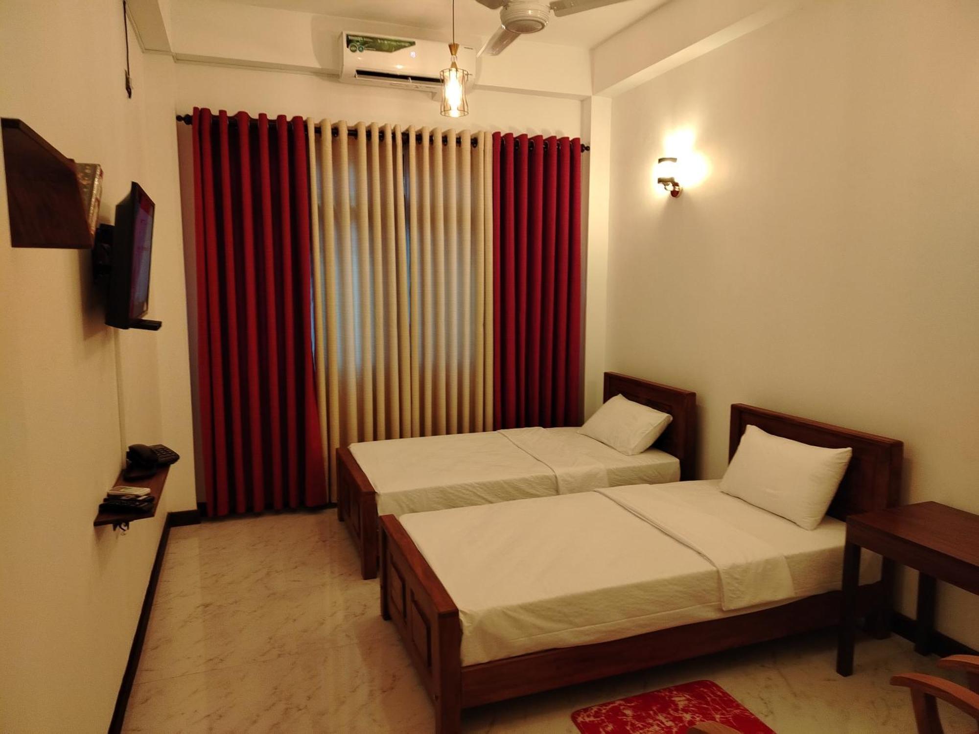 Diora Hotel 拉特纳普勒 外观 照片