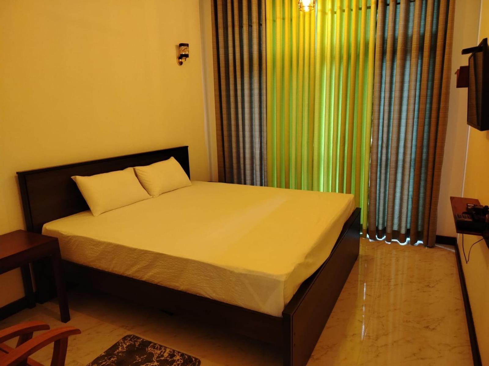Diora Hotel 拉特纳普勒 外观 照片