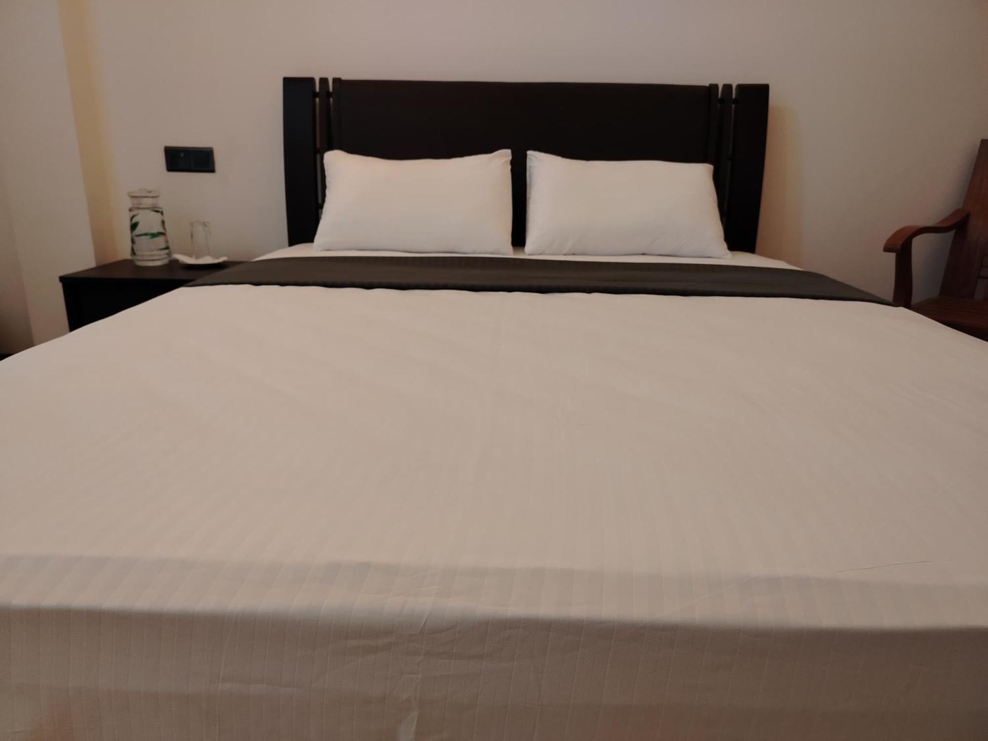 Diora Hotel 拉特纳普勒 客房 照片
