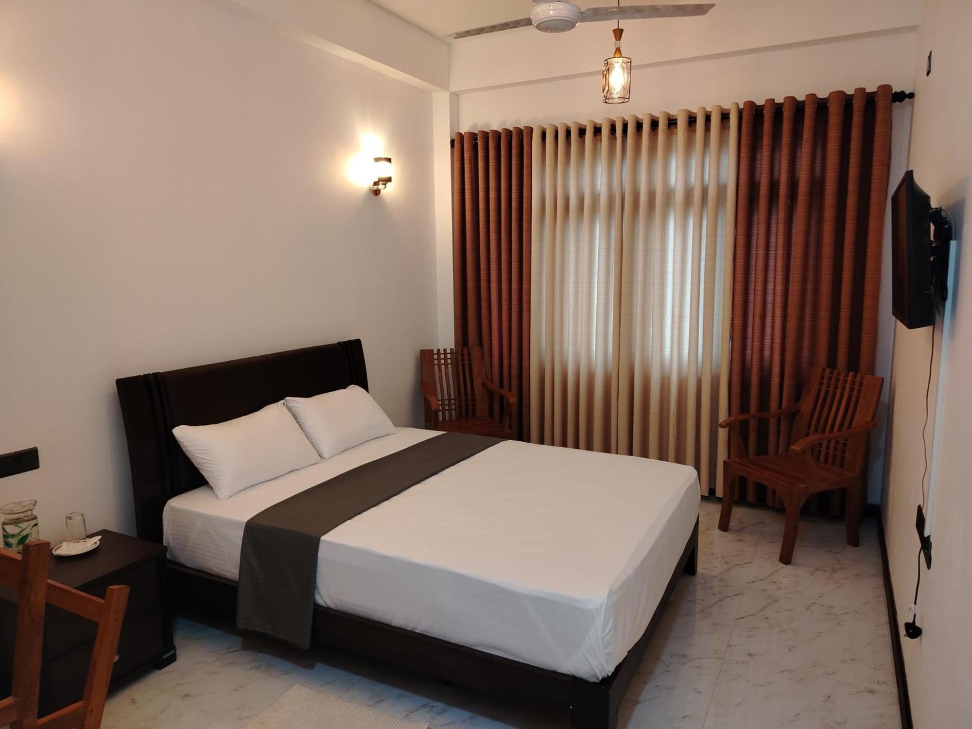 Diora Hotel 拉特纳普勒 外观 照片
