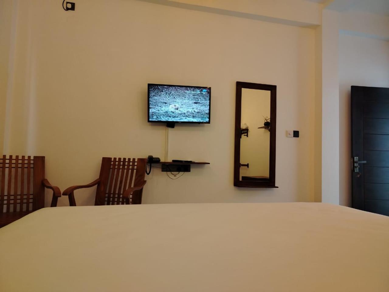 Diora Hotel 拉特纳普勒 外观 照片