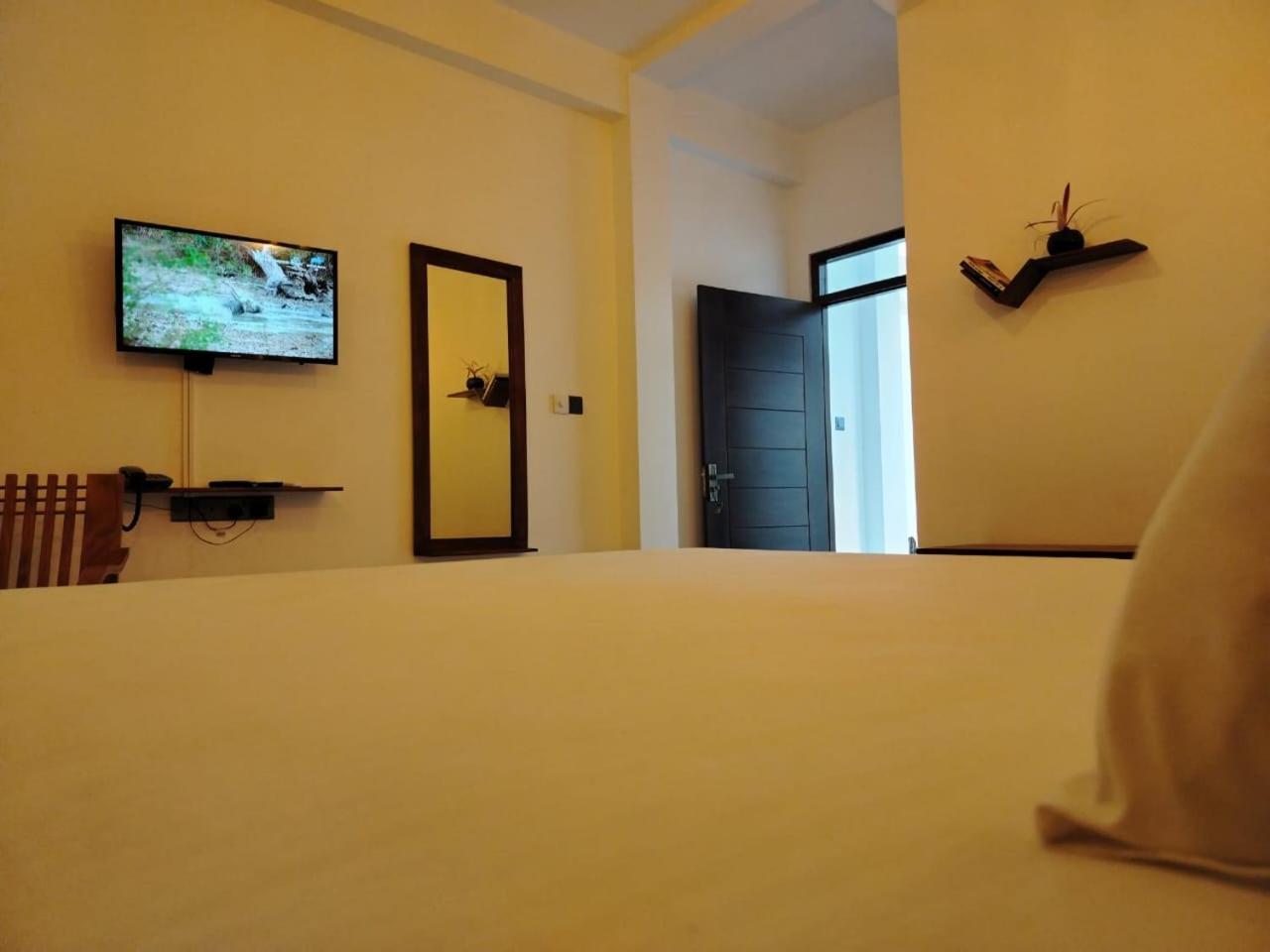 Diora Hotel 拉特纳普勒 外观 照片