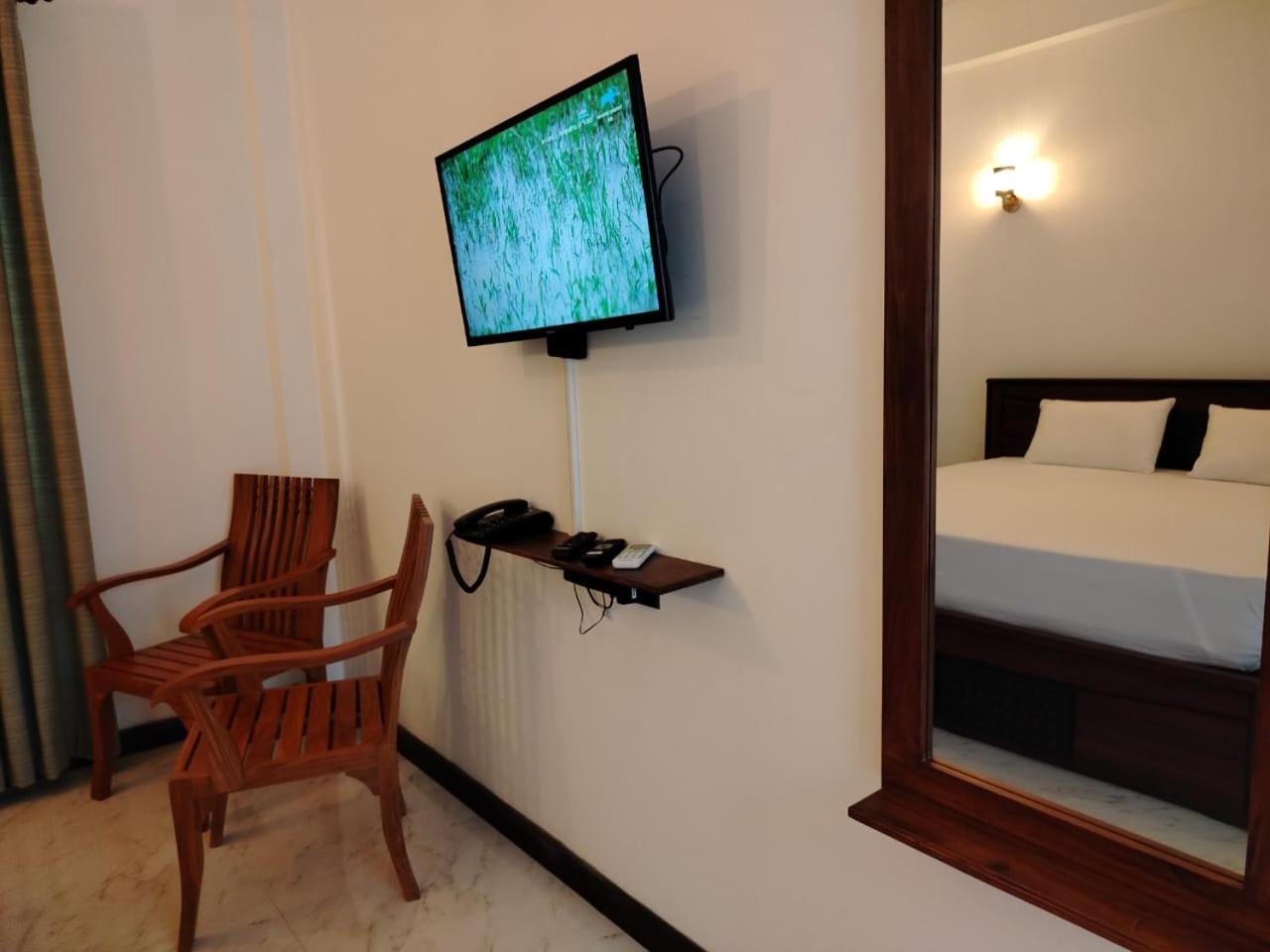 Diora Hotel 拉特纳普勒 外观 照片