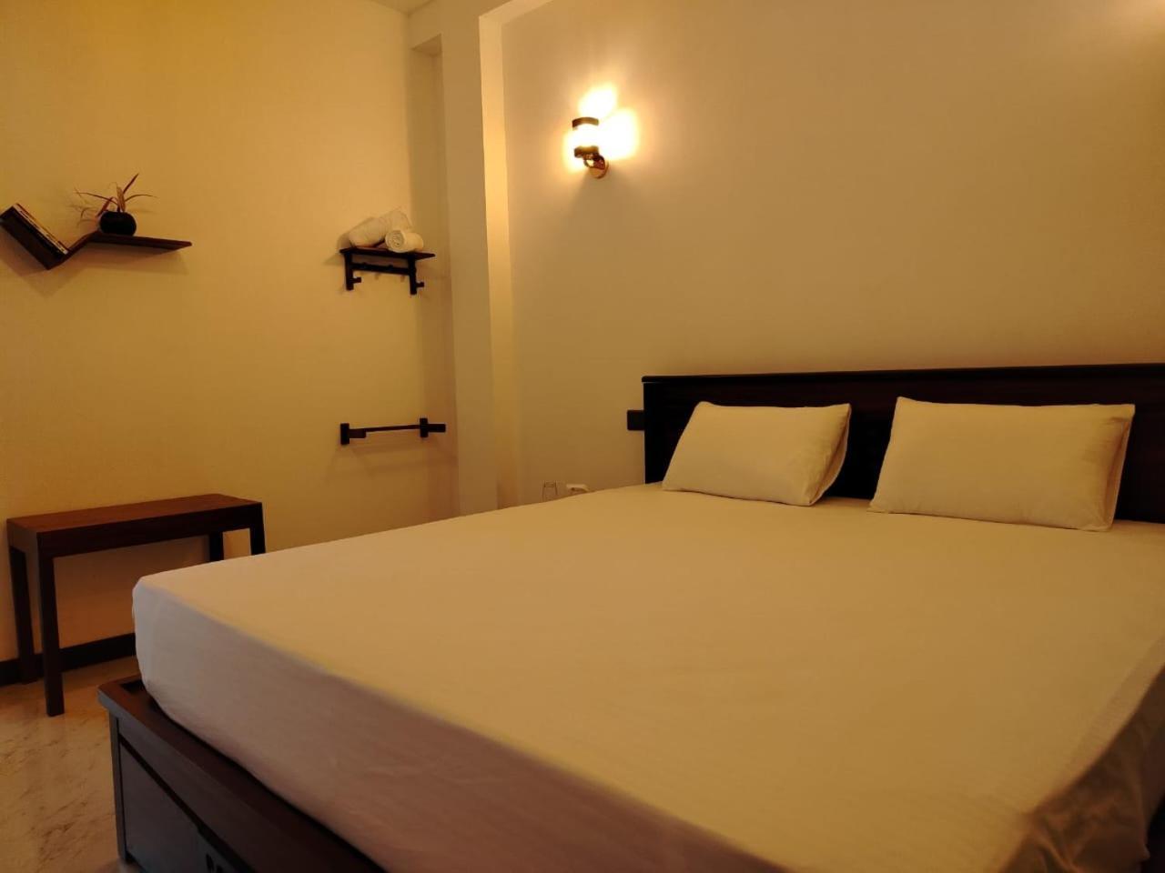 Diora Hotel 拉特纳普勒 外观 照片