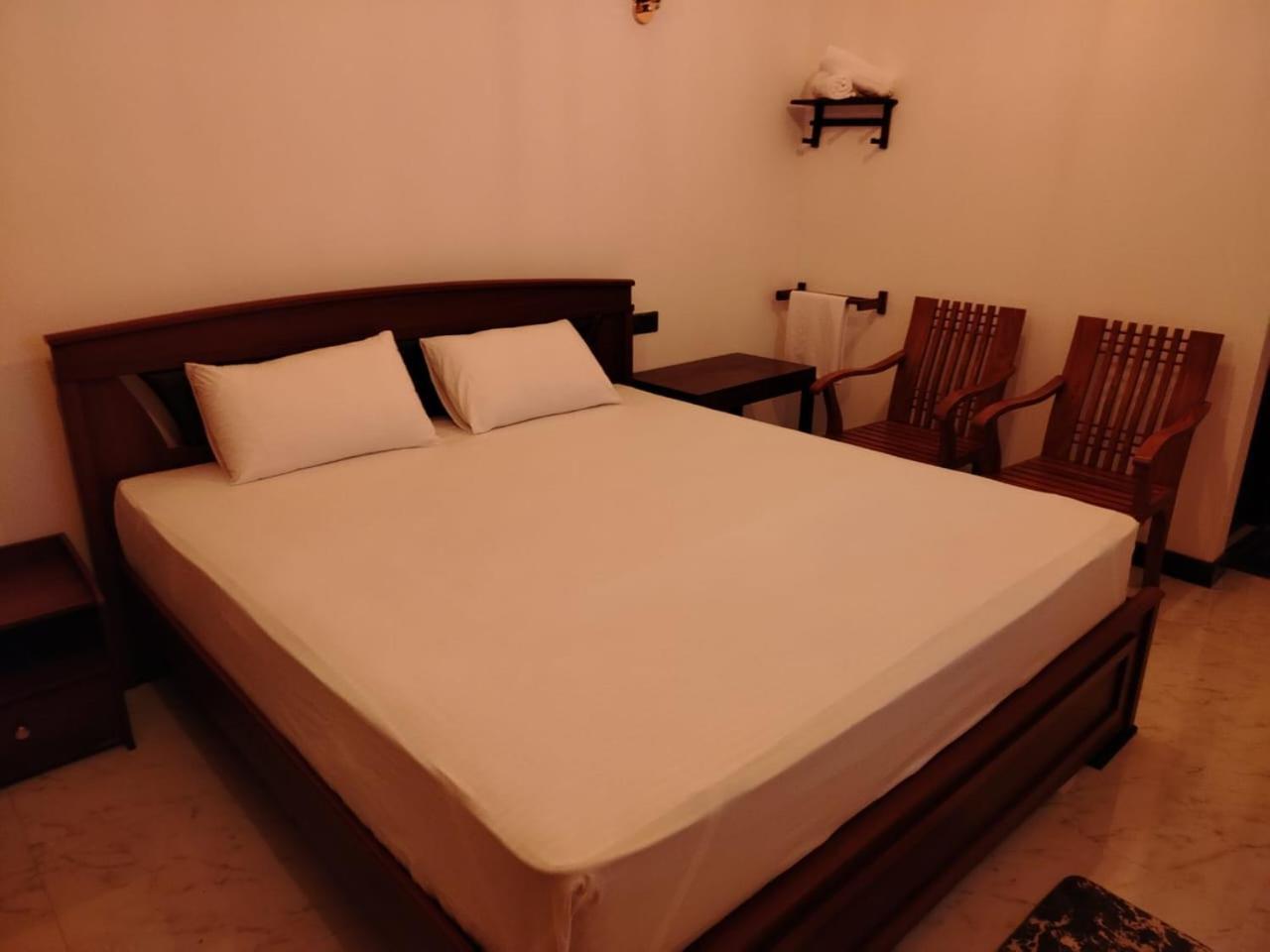Diora Hotel 拉特纳普勒 外观 照片
