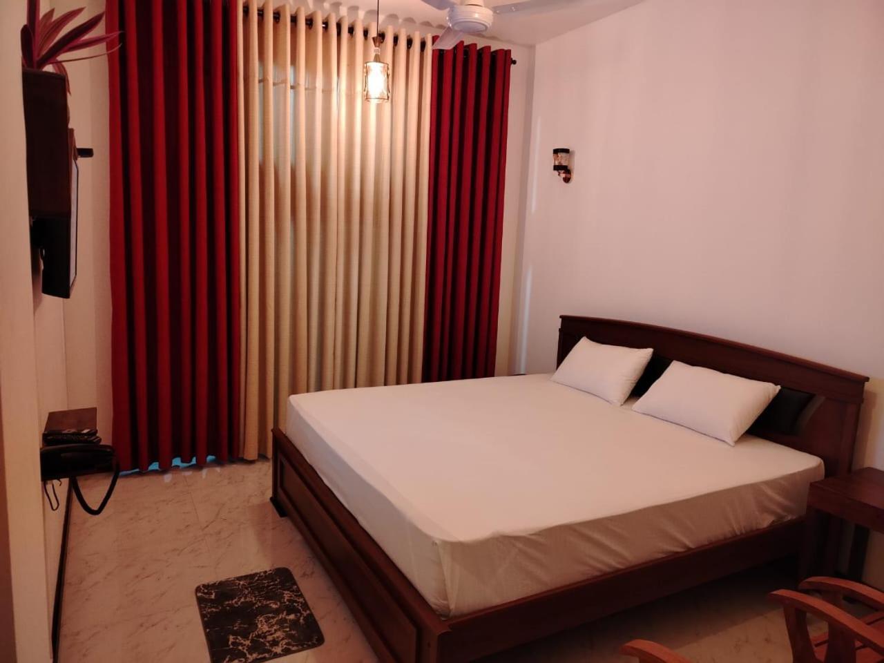 Diora Hotel 拉特纳普勒 外观 照片
