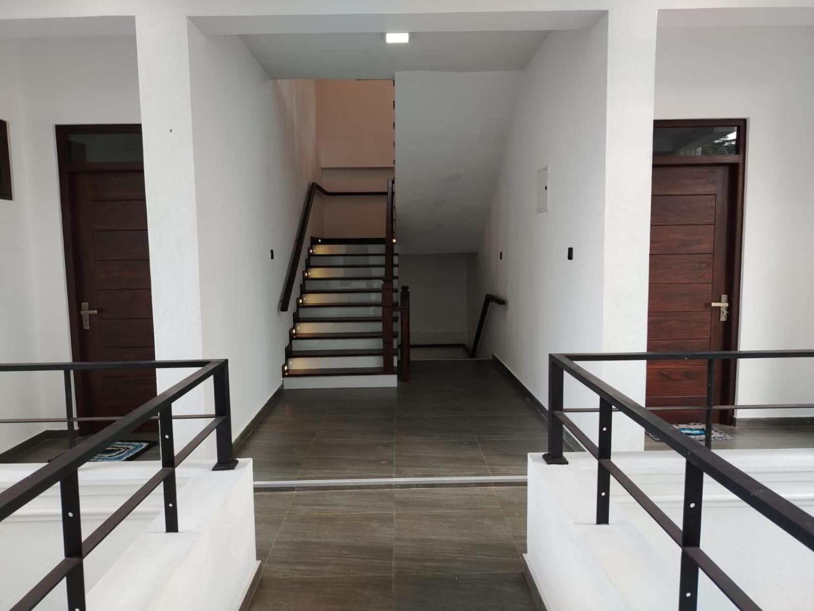 Diora Hotel 拉特纳普勒 外观 照片