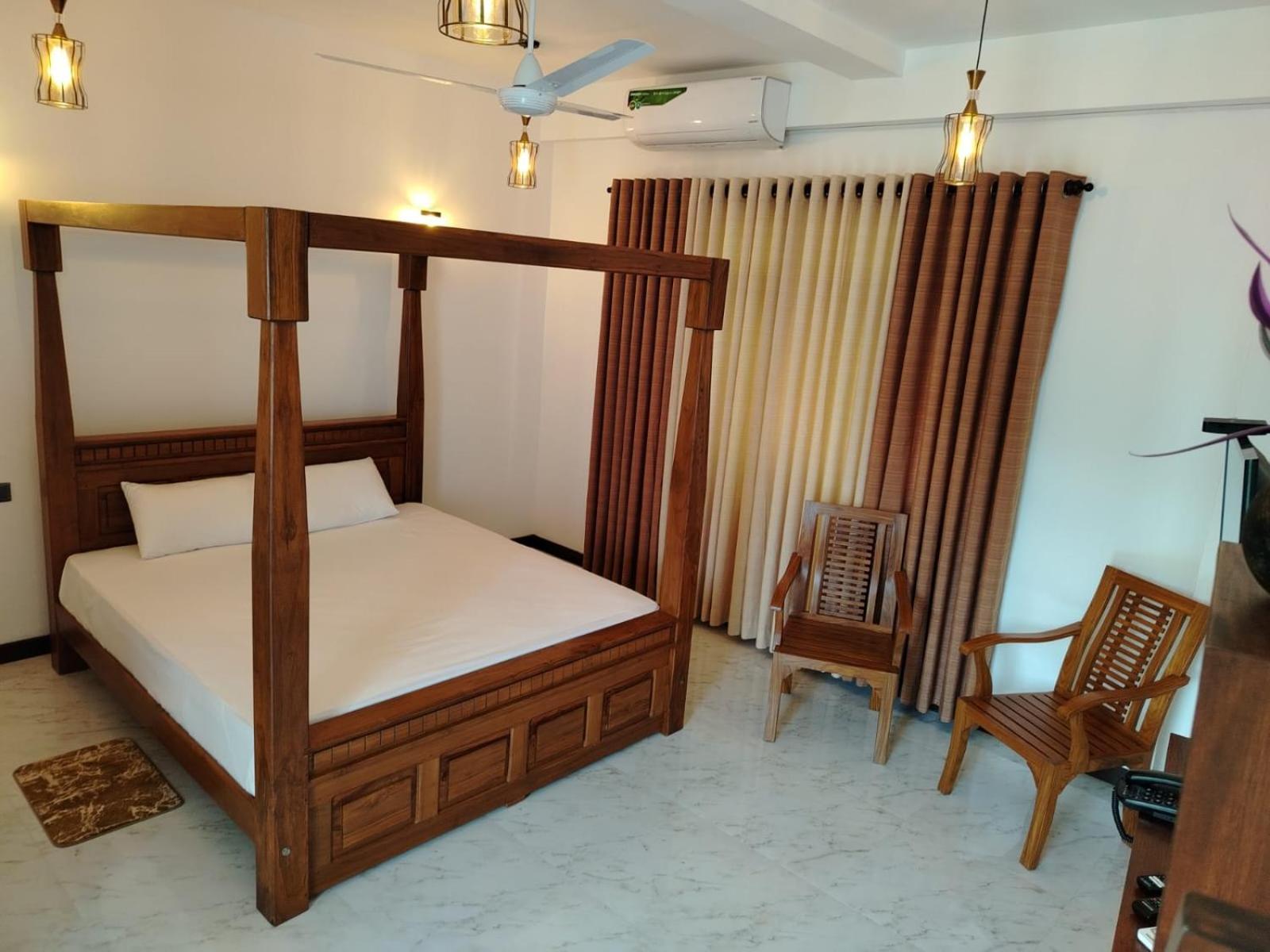 Diora Hotel 拉特纳普勒 外观 照片
