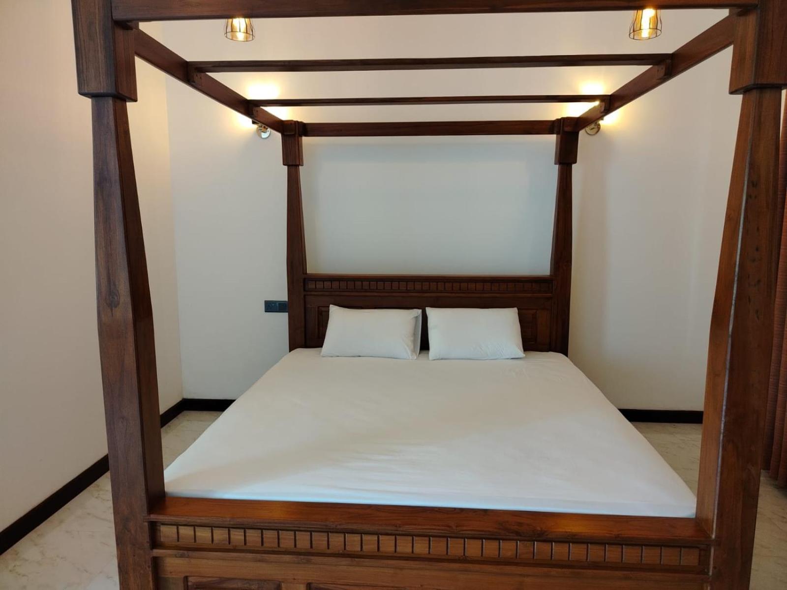 Diora Hotel 拉特纳普勒 外观 照片