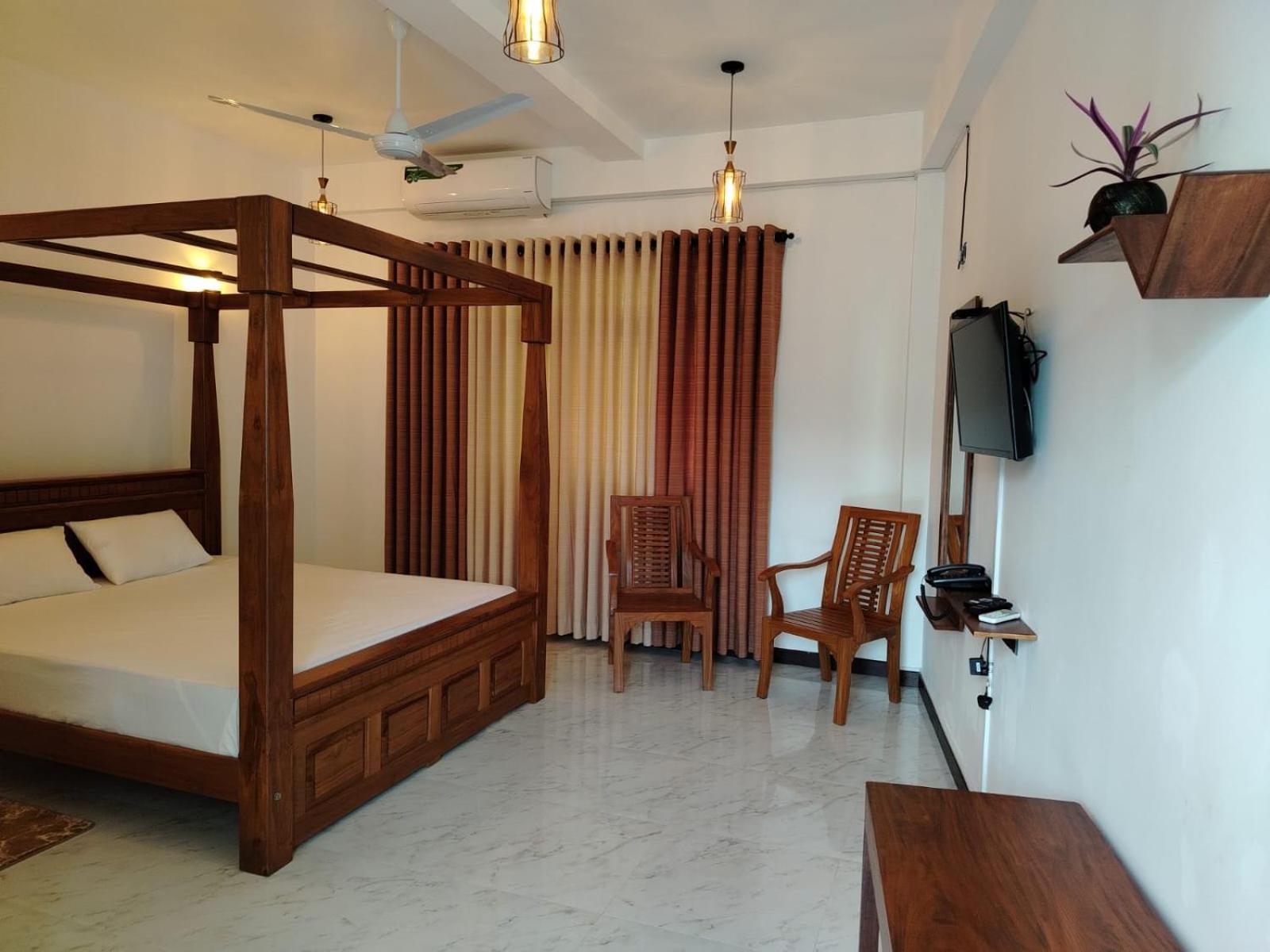 Diora Hotel 拉特纳普勒 外观 照片